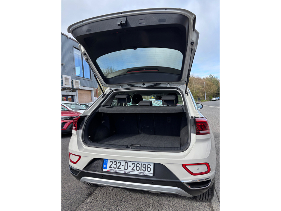 2023 Volkswagen T-Roc - image 12