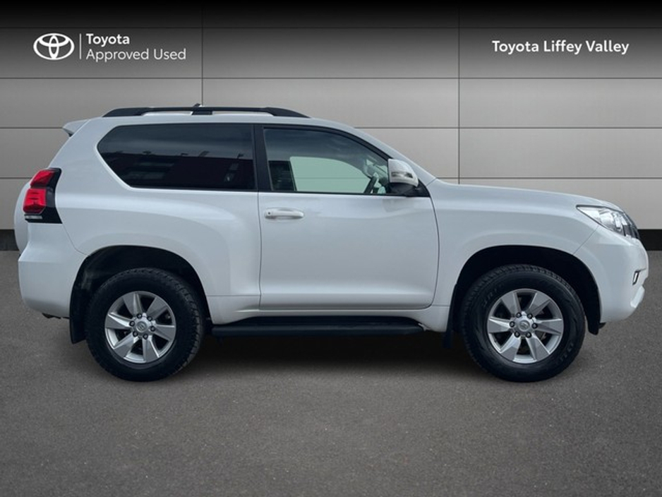 2018 Toyota Landcruiser - image 3