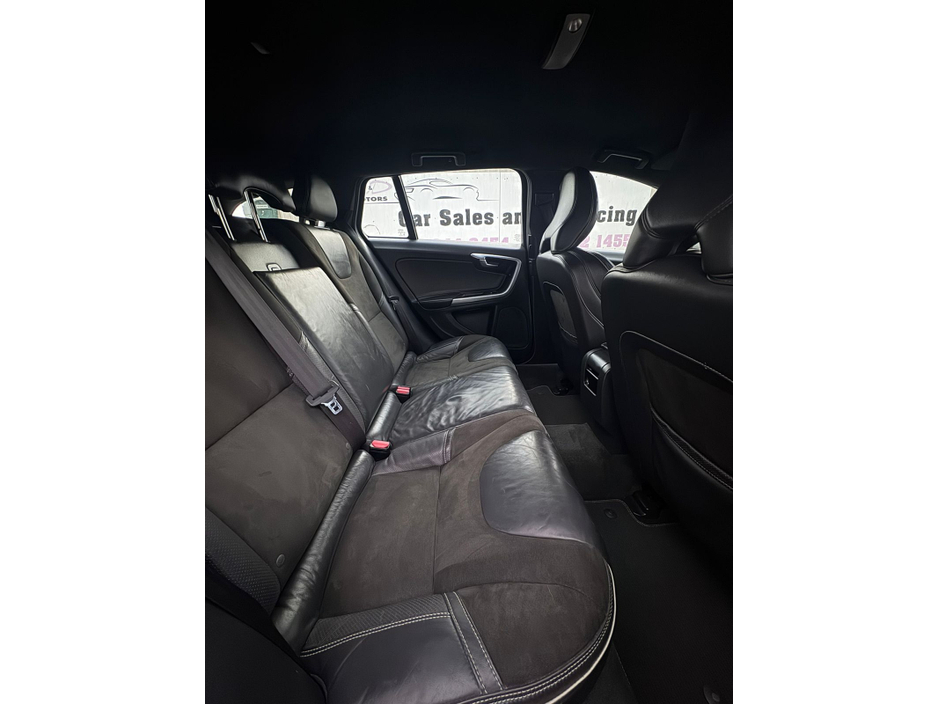 2016 Volvo V60 - image 11