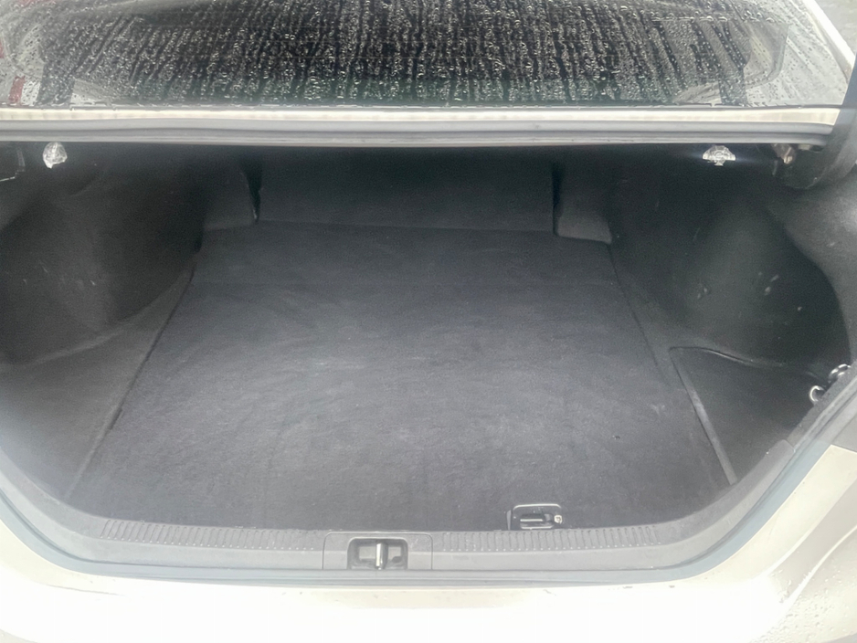2019 Toyota Camry - image 15