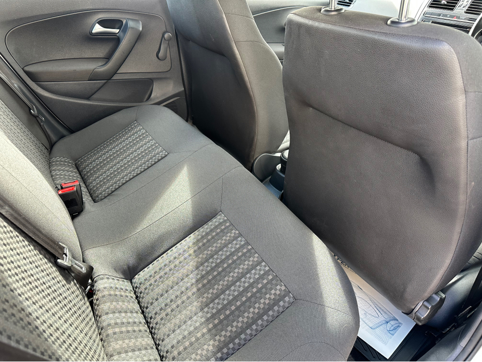 2015 Volkswagen Polo - image 24