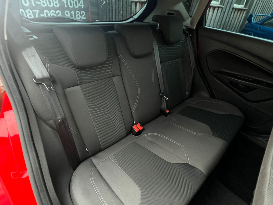 2014 Ford Fiesta - image 12
