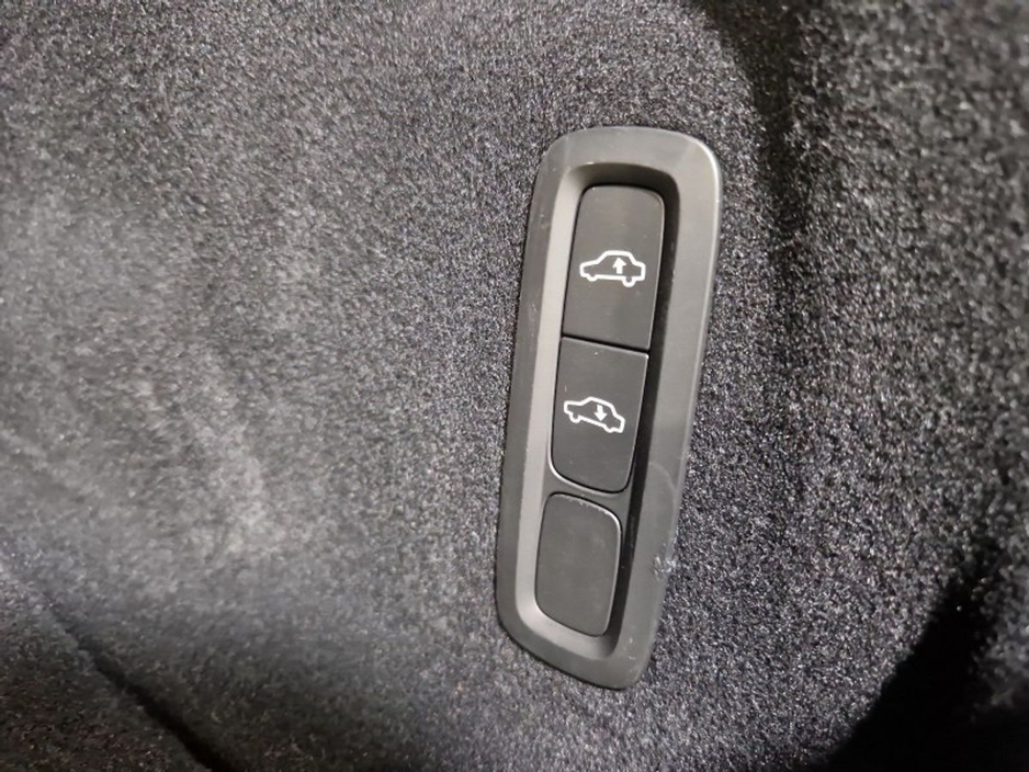 2025 Volvo XC60 T8 AWD PHEV Ultra Black Edition €71,950