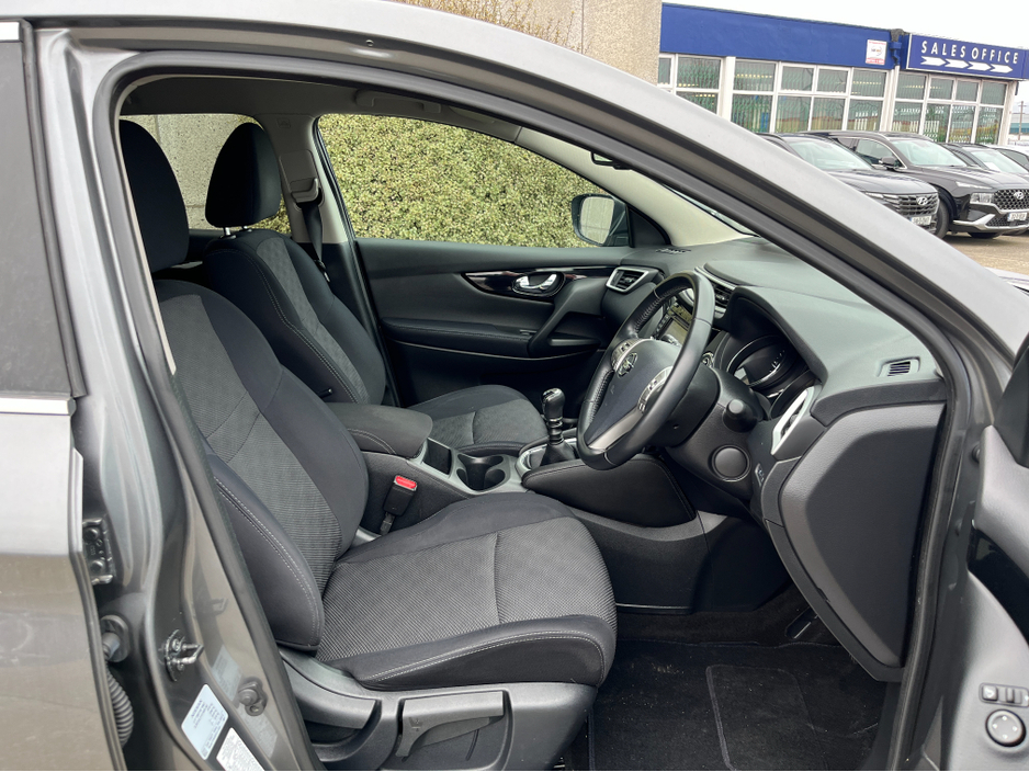 2016 Nissan Qashqai - image 8