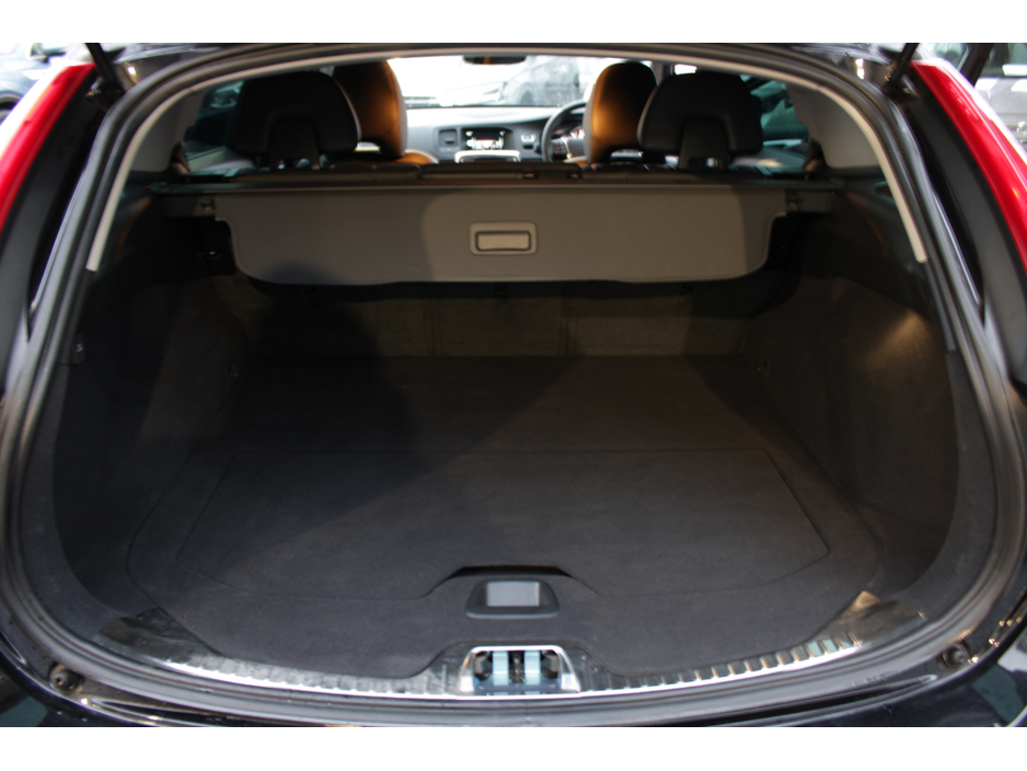 2016 Volvo V60 2.0D4 SE LUXURY EDITION  5DR ESTATE AUTOMATIC // HUGE SPEC // 122,000KM'S /IMMACUALTE CONDITION // BUY WITH CONFIDENCE AA AND SIMI APPROVED DEALER 2025 // FINANCE ARRANGED // ALL TRADE INS WELCOME // €15,950