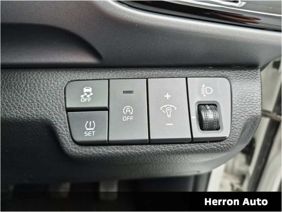 2021 Kia Stonic - image 18