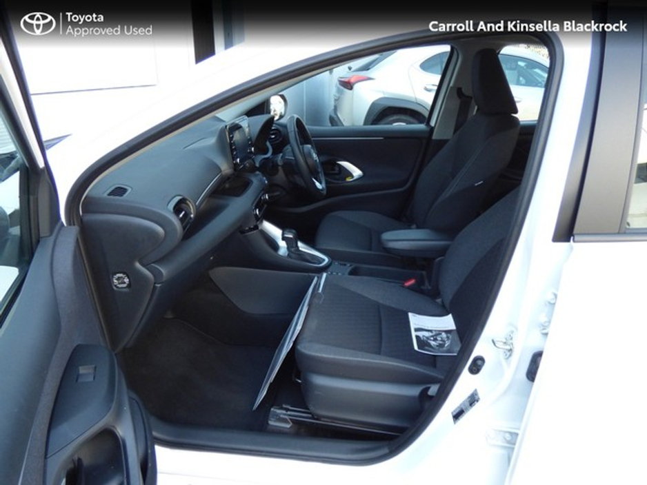 2024 Toyota Yaris - image 6