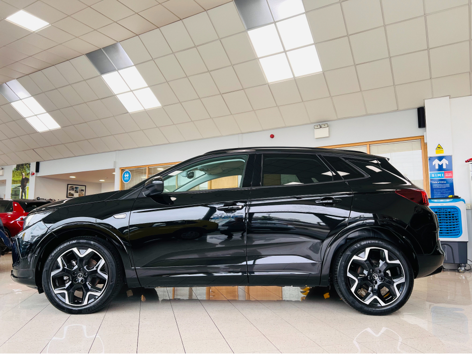 2024 Opel Grandland NOW SOLD THANK YOU www.bolands.ie Est.1955