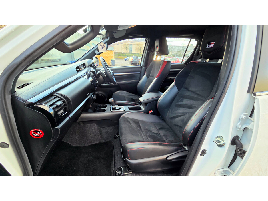 2022 Toyota Hilux - image 16