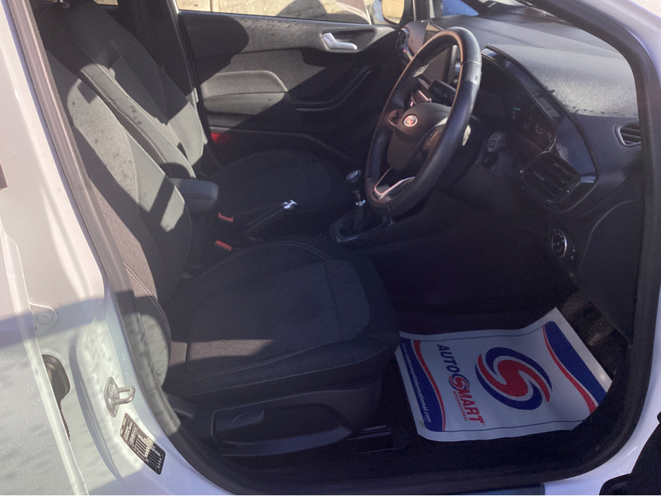 2020 Ford Fiesta - image 10