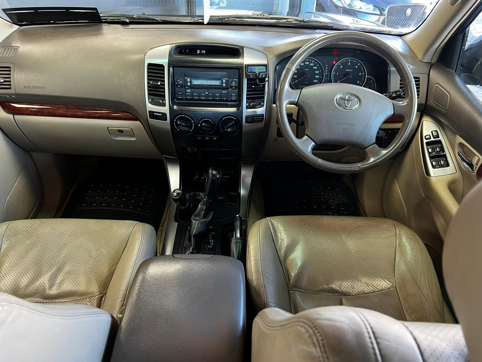 2007 Toyota Landcruiser - image 11