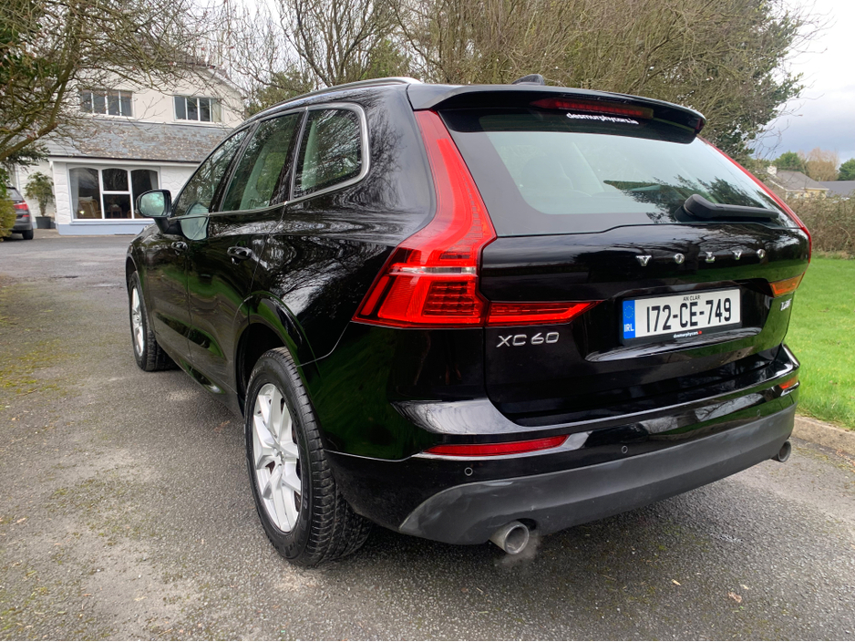2017 Volvo XC60 - image 12