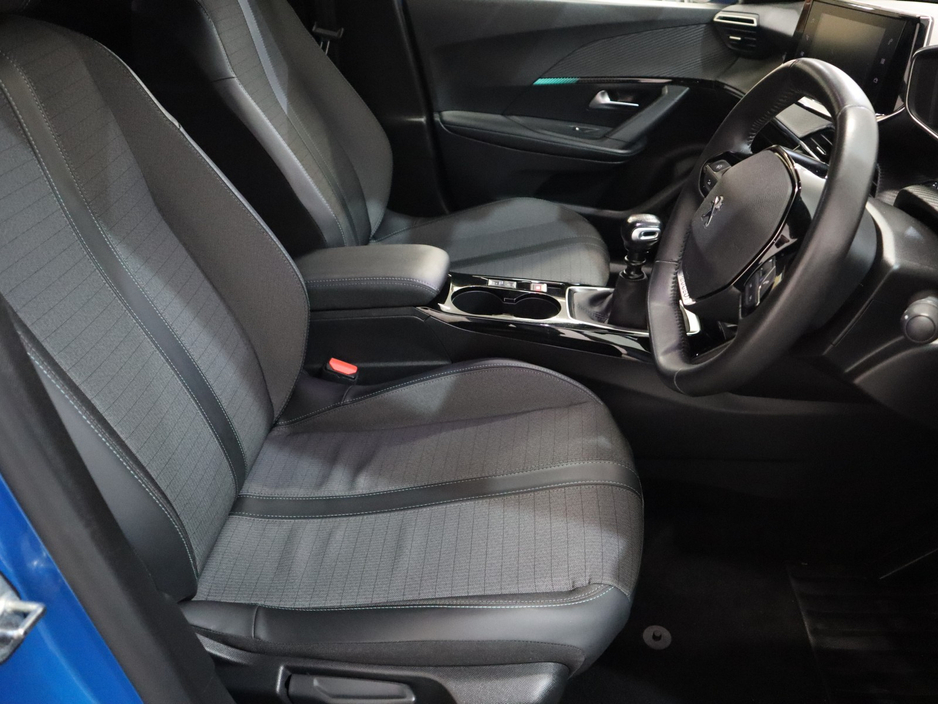 2023 Peugeot 2008 - image 24