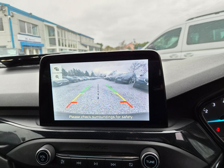 2019 Ford Focus - image 5