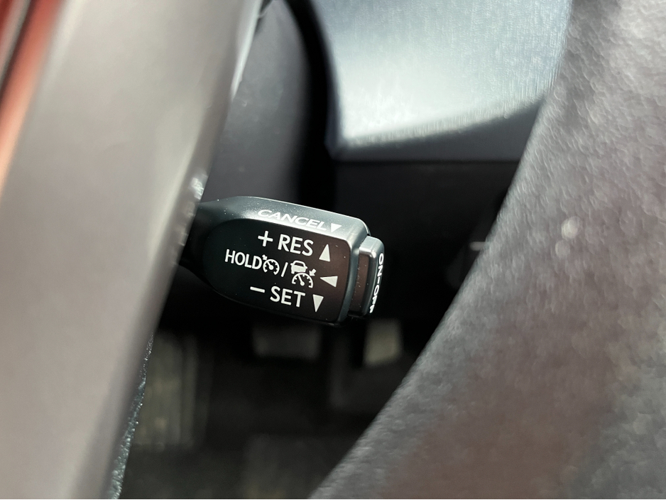 2019 Toyota Prius Alpha - image 24