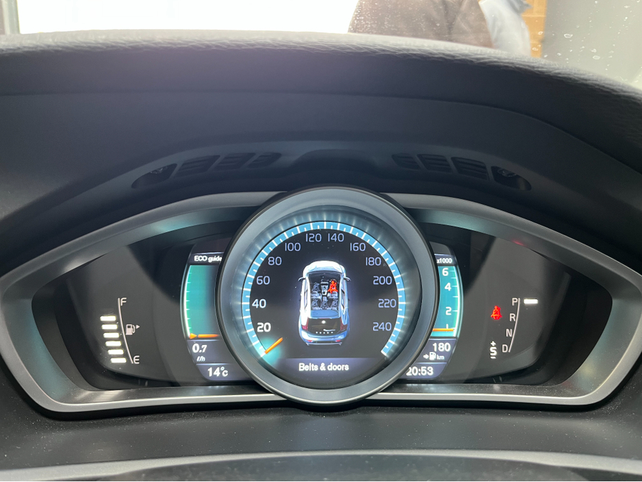 2015 Volvo V40 - image 19