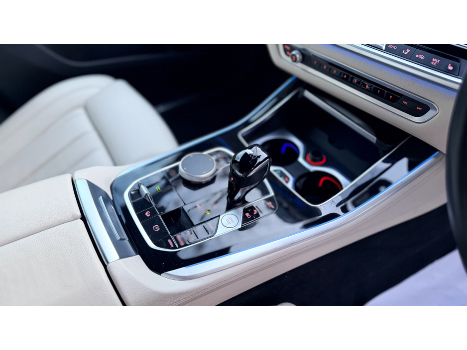 2022 BMW X5 2022 (221) BMW X5 45e M Sport Pro *SAN MARINO BLUE €64,999