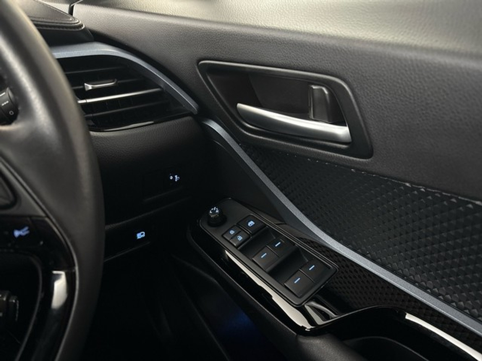 2021 Toyota C-HR - image 16