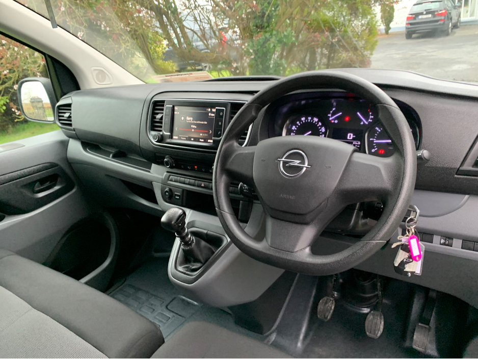 2022 Opel Vivaro - image 17