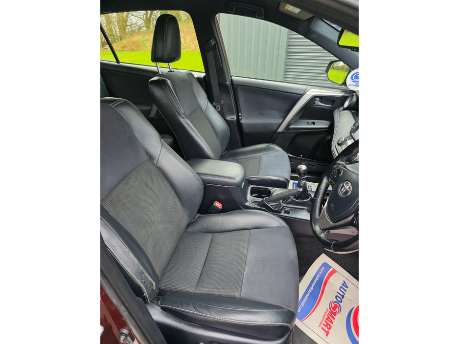 2016 Toyota Rav4 - image 9