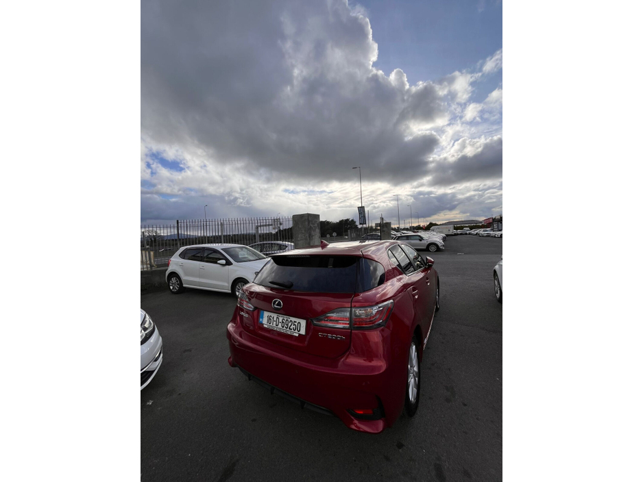 2016 Lexus CT 200 h - image 4