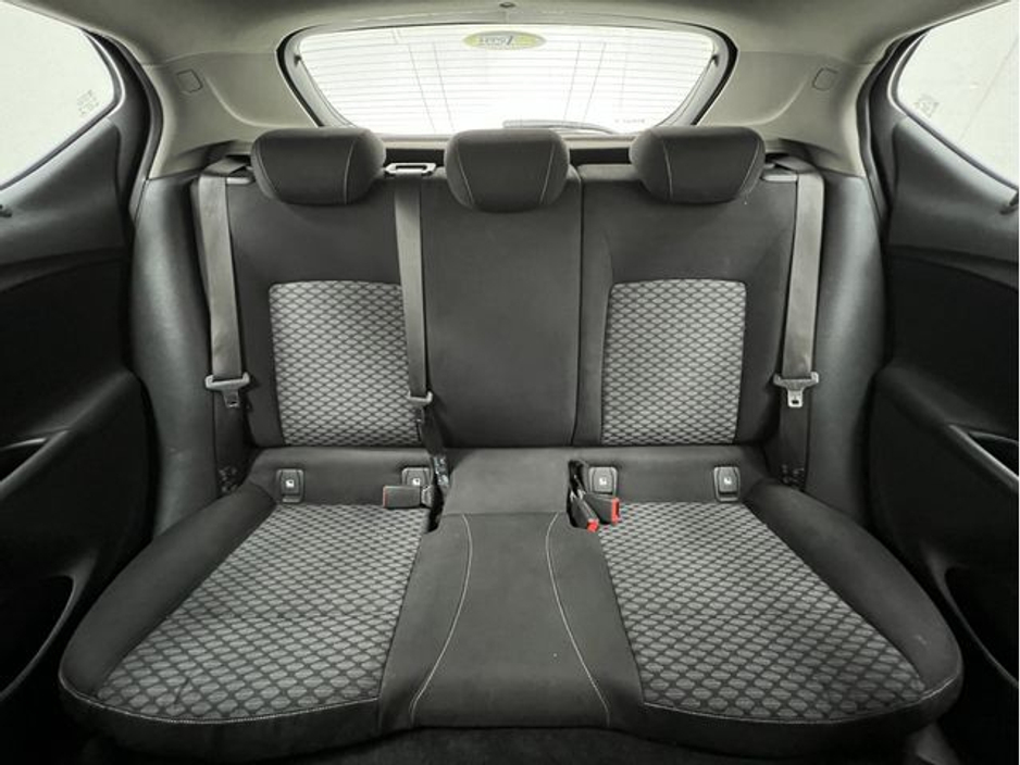 2017 Vauxhall Astra - image 24