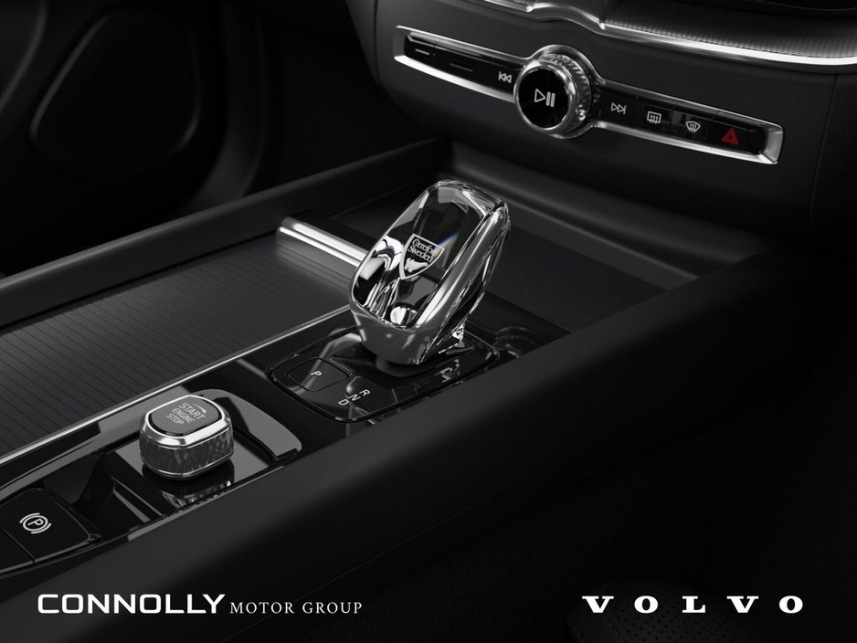 2026 Volvo XC60 - image 8