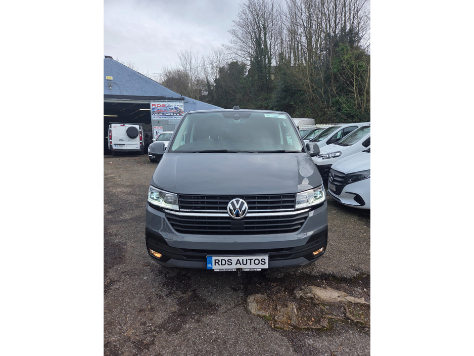 2022 Volkswagen Transporter - image 2