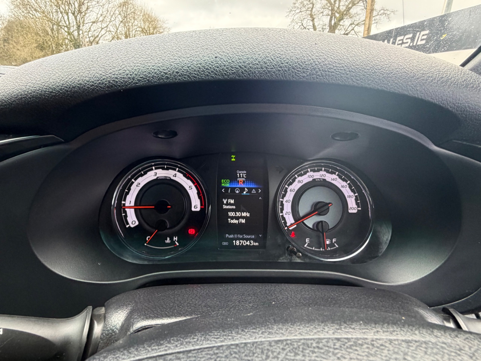 2018 Toyota Hilux - image 22