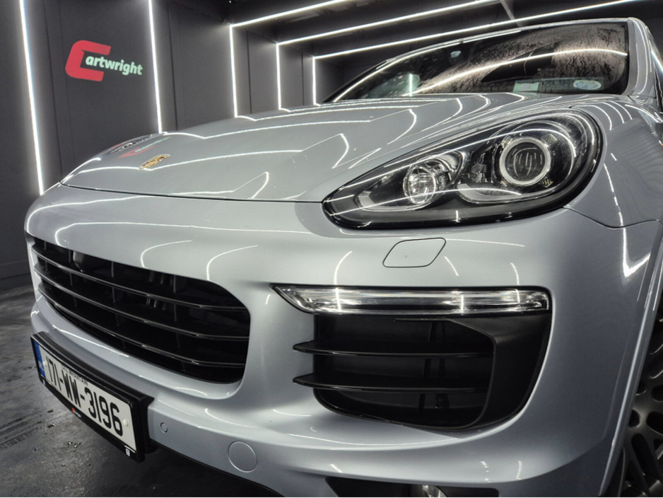 2017 Porsche Cayenne - image 5