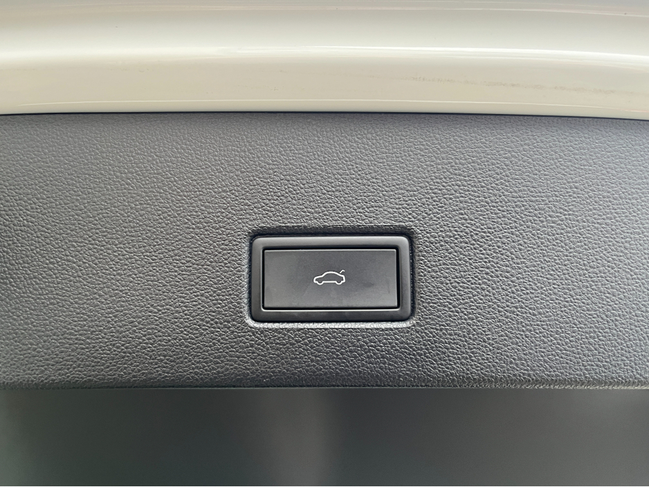 2021 Volkswagen T-Roc R-LINE AUTOMATIC 2.0 DIESEL //LOW MILES//HALF LEATHER SEATS//ADAPTIVE CRUISE CONTROL//REVERSE CAMERA//KEYLESS ENTRY// €27,950