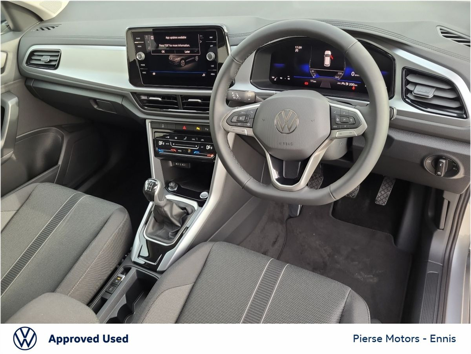 2026 Volkswagen T-Roc - image 2