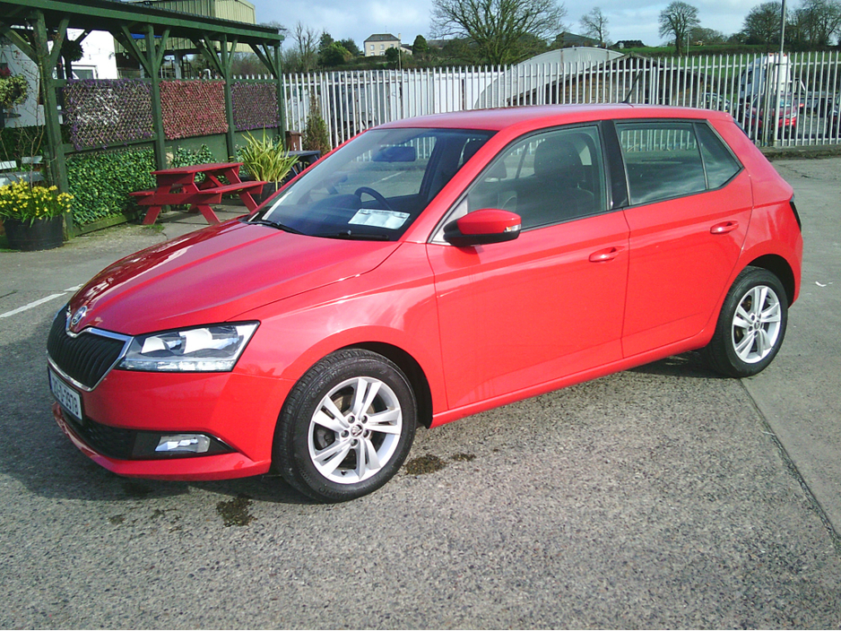 2021 Skoda Fabia - image 2