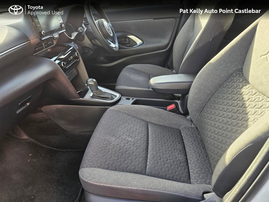 2022 Toyota Yaris Cross - image 6