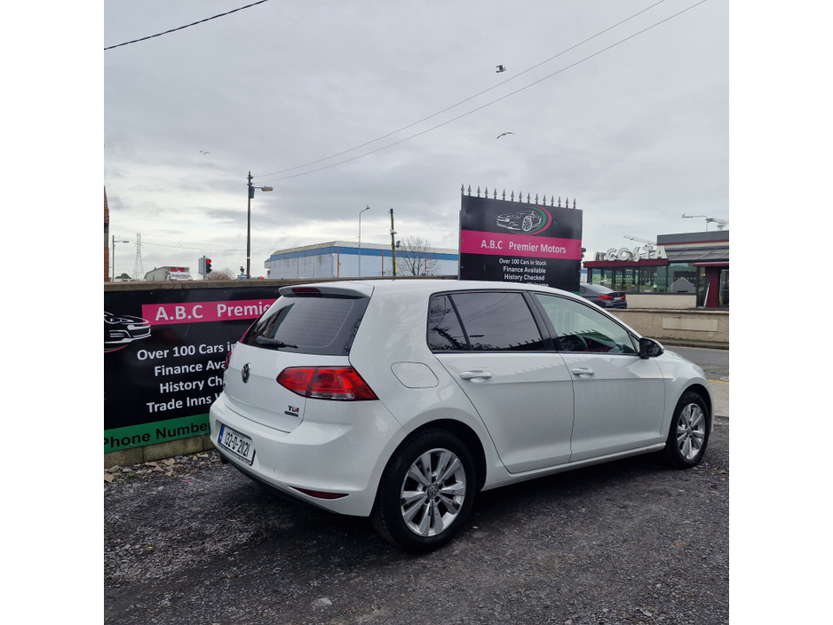 2013 Volkswagen Golf - image 2