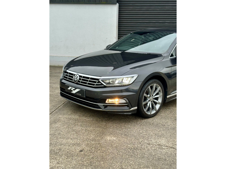 2019 Volkswagen Passat - image 10