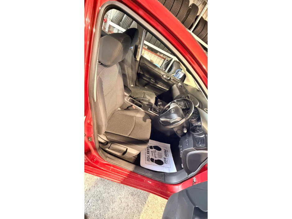 2015 Nissan Pulsar - image 2