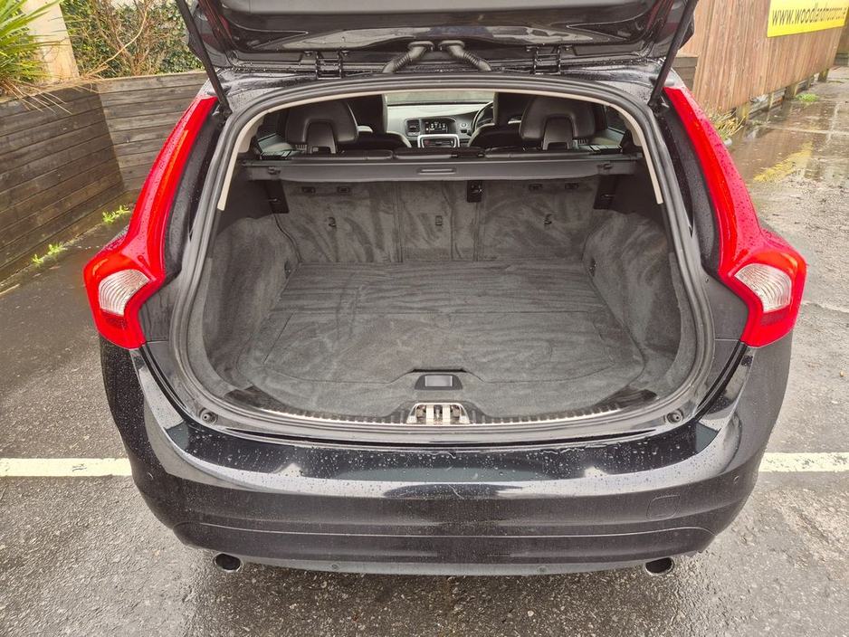 2015 Volvo V60 1.6 PETROL AUTO / LUX SPEC / LOW MILEAGE / TAX €400 (152 REG ) €12,950