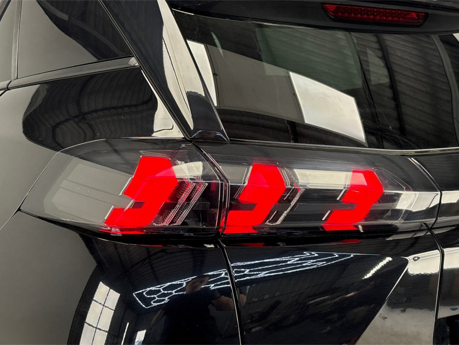 2022 Peugeot 2008 - image 10