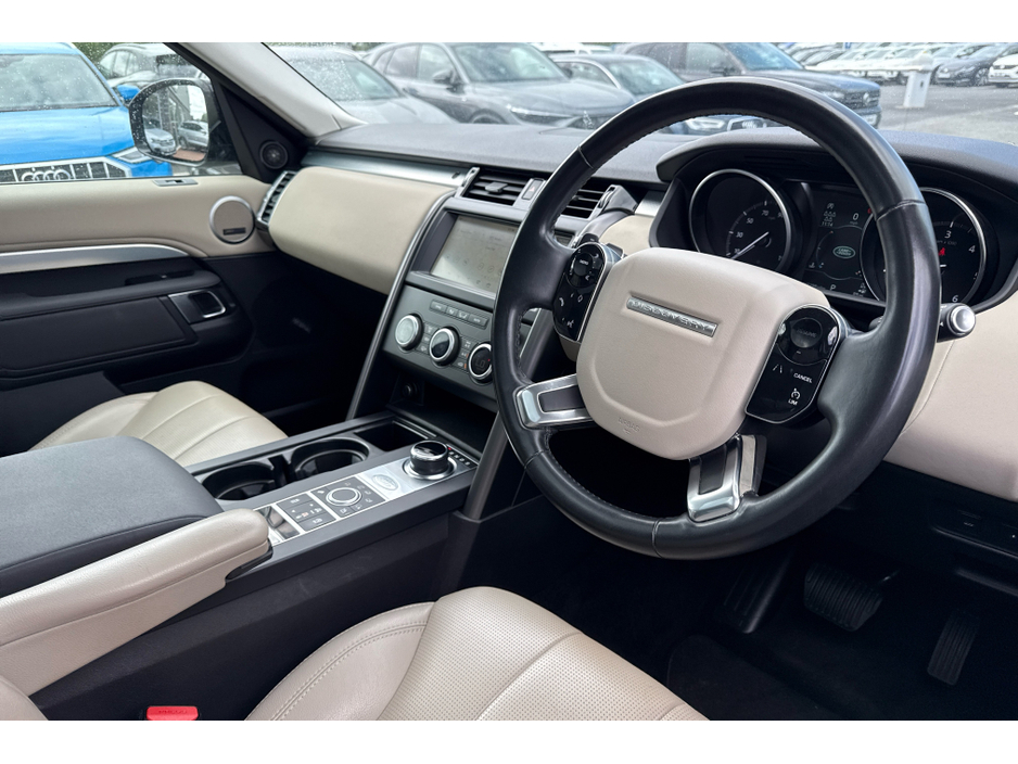 2019 Land Rover Discovery - image 2