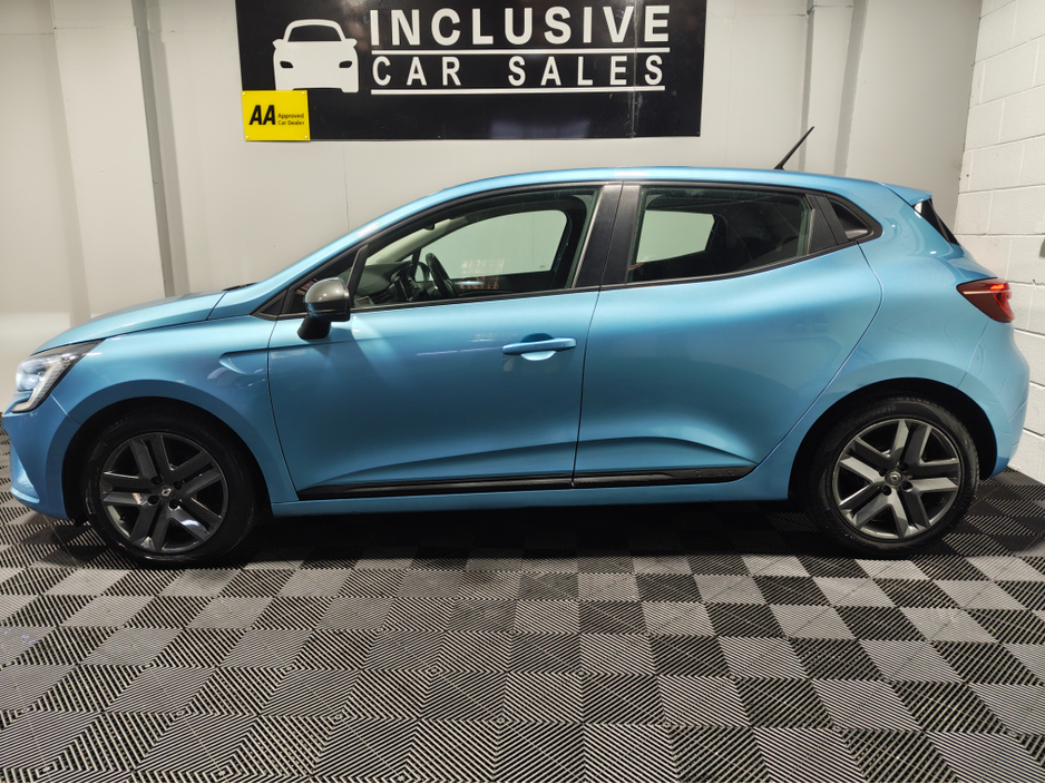 2022 Renault Clio - image 21