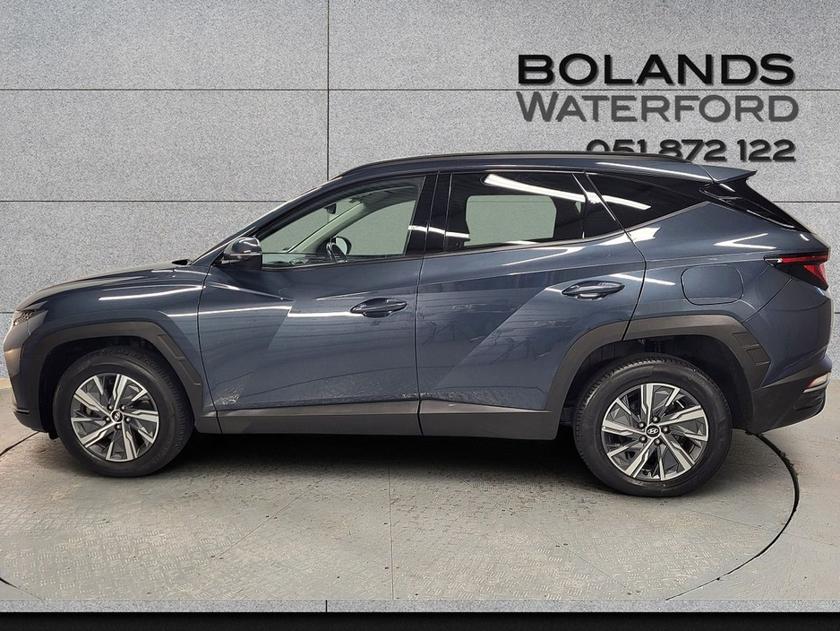 2022 Hyundai Tucson - image 3