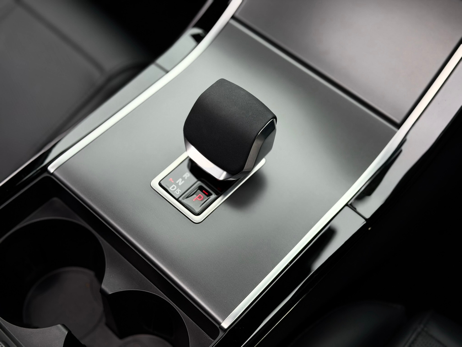 2024 Land Rover Range Rover Velar - image 11