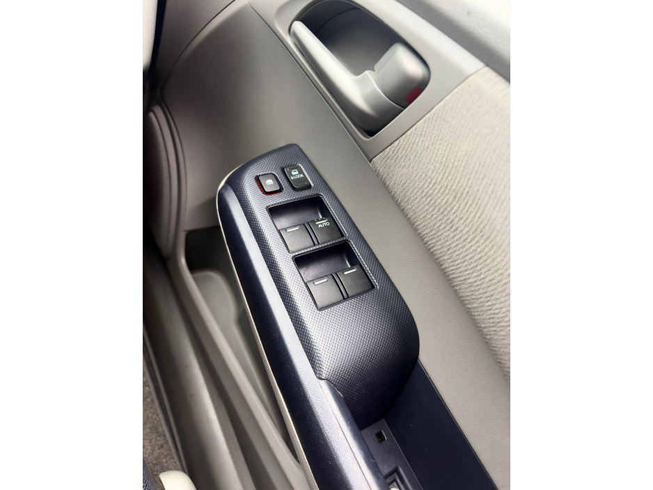 2009 Honda Insight - image 11