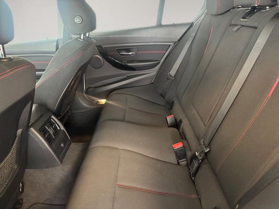 2015 BMW 3 Series - image 16