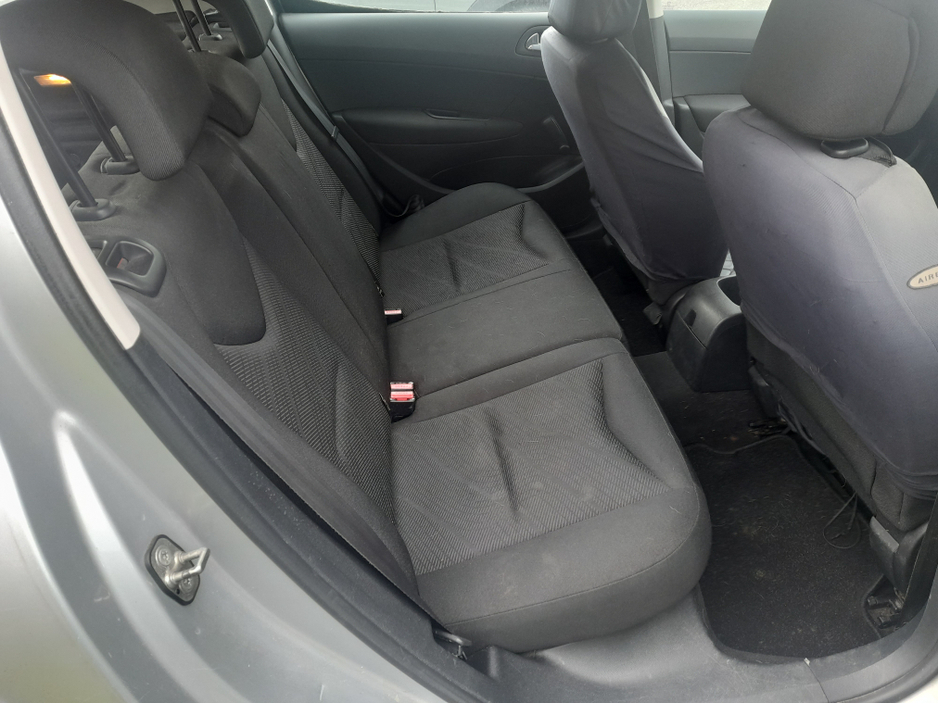 2008 Peugeot 308 - image 5