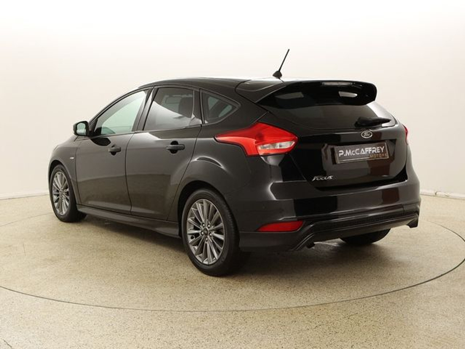 2017 Ford Focus - image 5