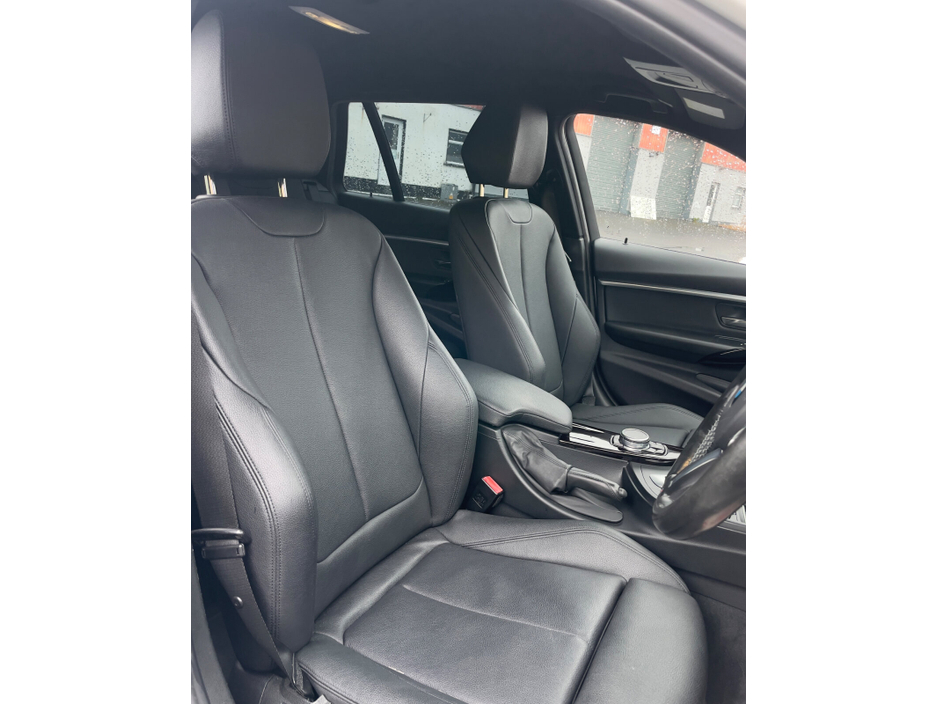 2016 BMW 3 Series - image 17