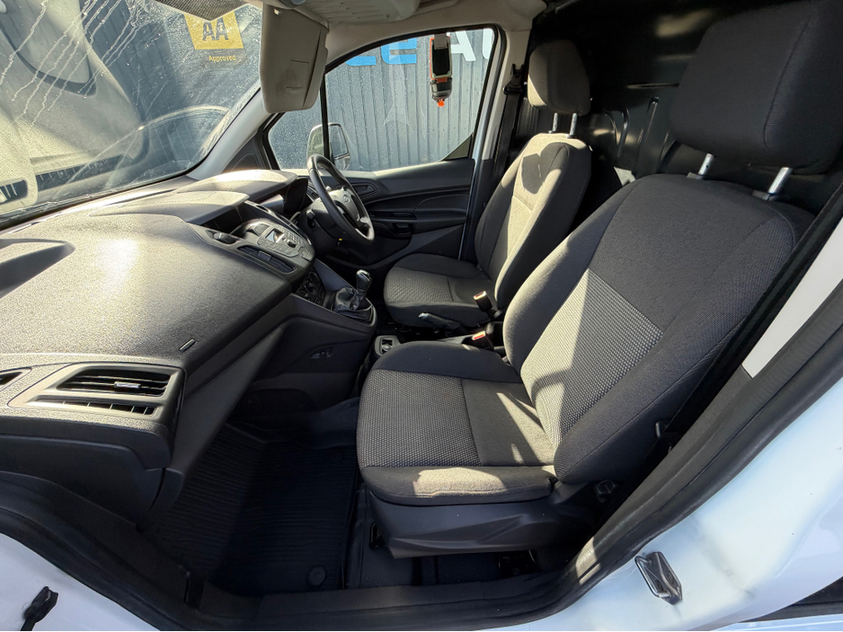 2018 Ford Transit Connect - image 38