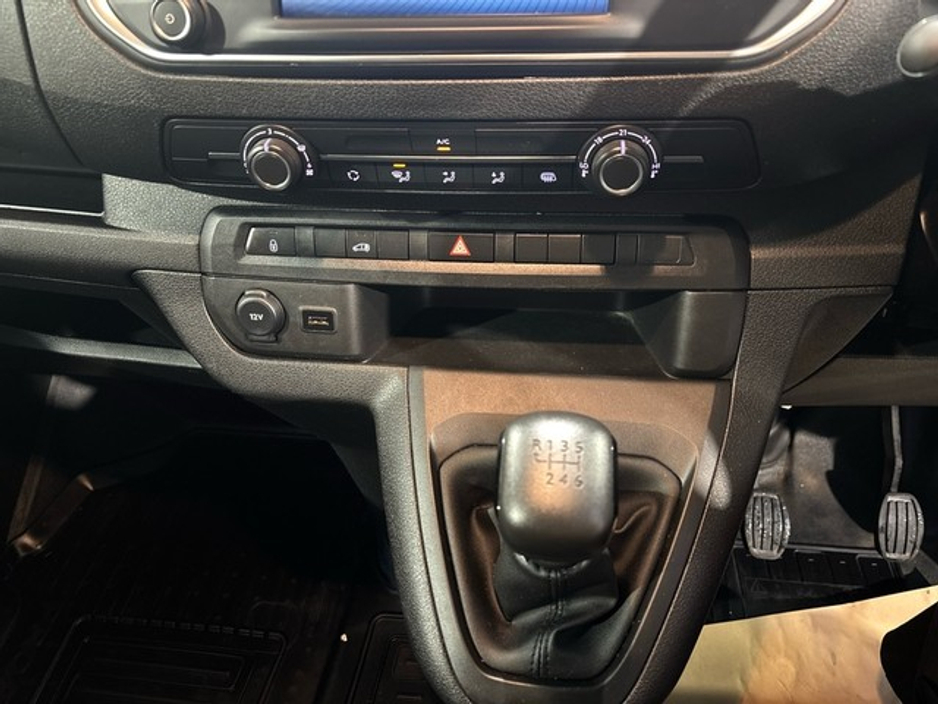 2023 Toyota Proace - image 14